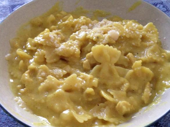 Farfalle pollo e curry