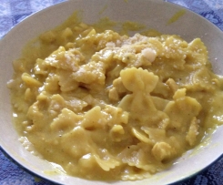 Farfalle pollo e curry