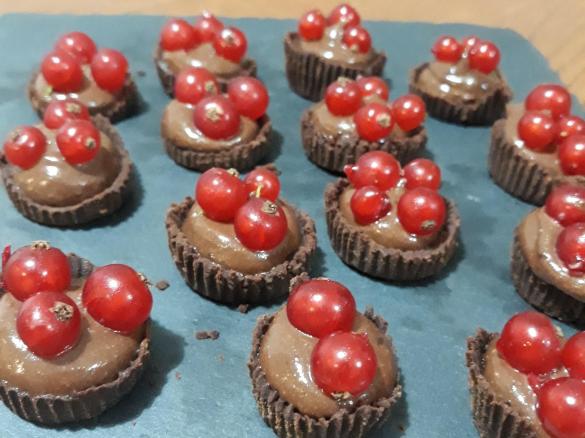 Cestini di cioccolato e ribes