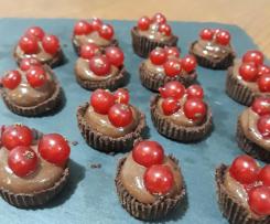 Cestini di cioccolato e ribes