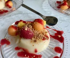 Panna Cotta di Mandorle Vegan con Coulis di Bosco e Frutta Fresca (9 porzioni)