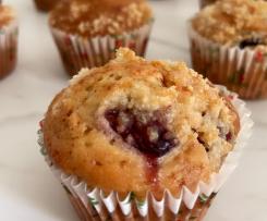 Muffin con ciliegie e crumble
