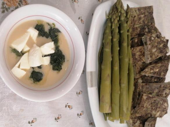 Crema di cannellini, asparagi , burrata e frittata