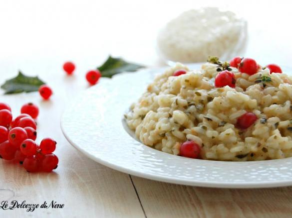 RISOTTO NATALIZIO CON SALMONE E RIBES ROSSI