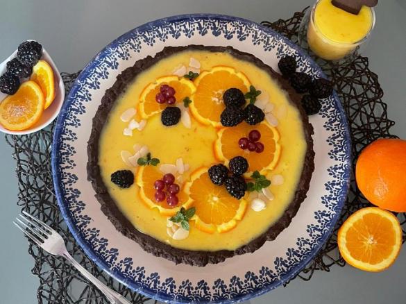Crostata con frolla al cacao, marmellata di arance con orange curd