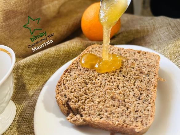 Pane al cacao nocciole e semi di canapa