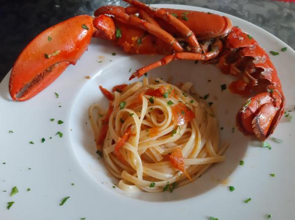 Linguine all'astice con pomodorini