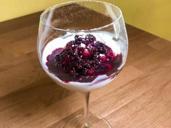 Coppa al mascarpone e frutti di bosco