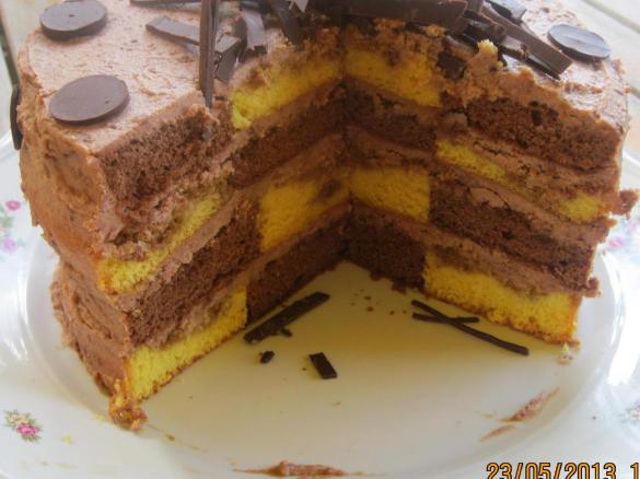 Pan di spagna a scacchiera