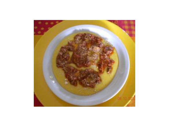 POLENTA CON SALSICCIA E FUNGHI