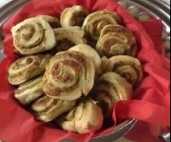 Girelle di pasta al pesto e scamorza