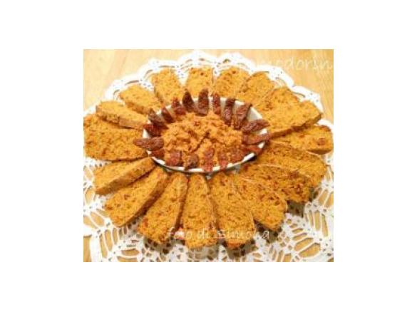 Pane ai pomodori secchi con patè gustoso