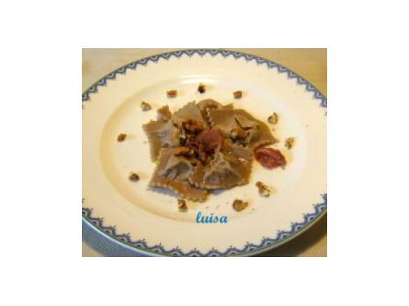 Ravioli di farina di castagne con noci