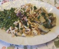 CALAMARI AL VAPORE CON CUORI DI CARCIOFO E PISELLI