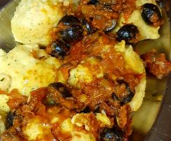 Polpette di merluzzo con olive e pomodorini