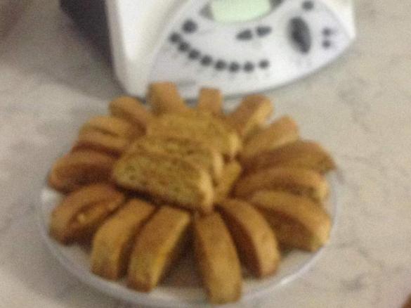 Tozzetti emiliani con le mandorle