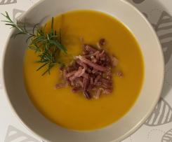 Vellutata di zucca con speck saporito