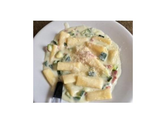 Pasta risottata zucchine speck al profumo di timo