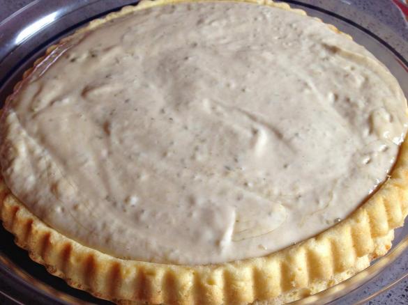 Crostata morbida salata con salsa tonnata