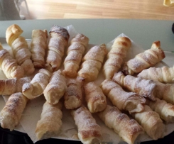 cannoncini con crema di mandorle