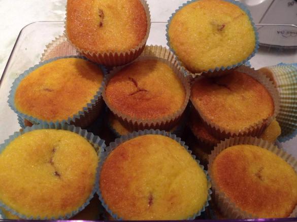 Mini tortine all'arancia con cuore a sorpresa