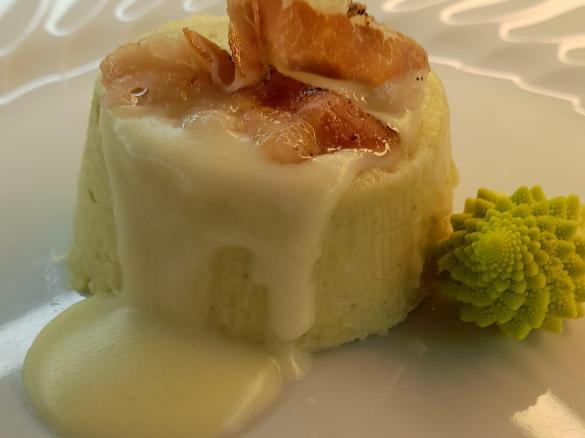 SFORMATINI DI BROCCOLO ROMANESCO SU FONDUTA DI PECORINO