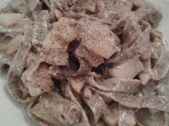 Pizzoccheri al taleggio con pere e noci