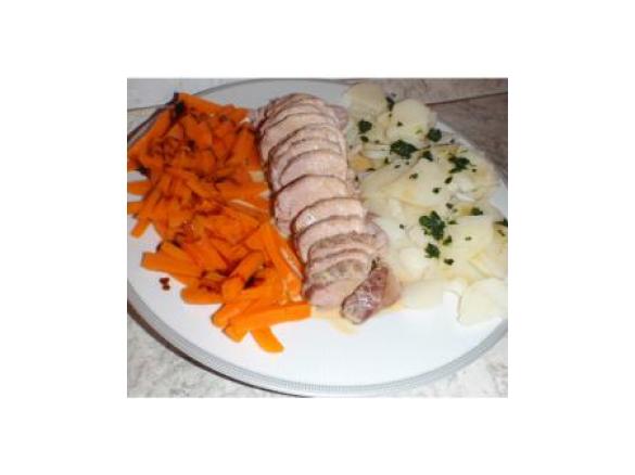 FILETTO DI MAIALE IN SALSA DI GINEPRO CON CAROTE E PATATE AL VAROMA