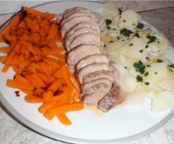 FILETTO DI MAIALE IN SALSA DI GINEPRO CON CAROTE E PATATE AL VAROMA