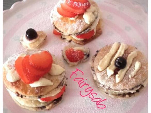 Tiramisù sfogliato alle mandorle con fragole monoporzione -contest festa della mamma-