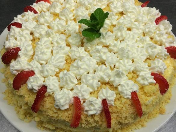 TORTA MIMOSA PANNA E FRAGOLE