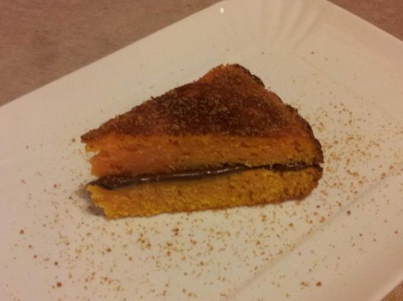 Torta alla zucca farcita con crema al cioccolato 