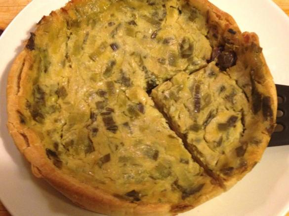 Torta salata porri, tofu e olive