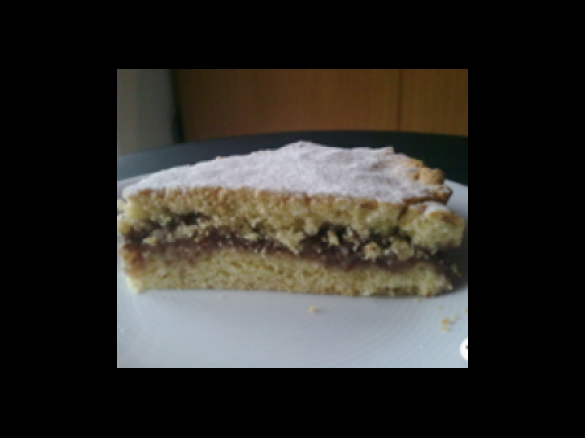 TORTA CON MARMELLATA E NOCCIOLE