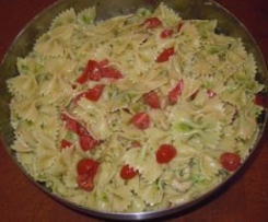 PASTA FREDDA PESTO POMODORINI E GAMBERETTI