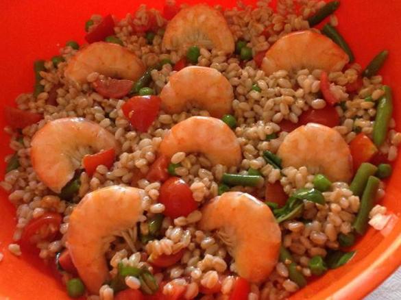 Insalata semplice di farro con mazzancolle