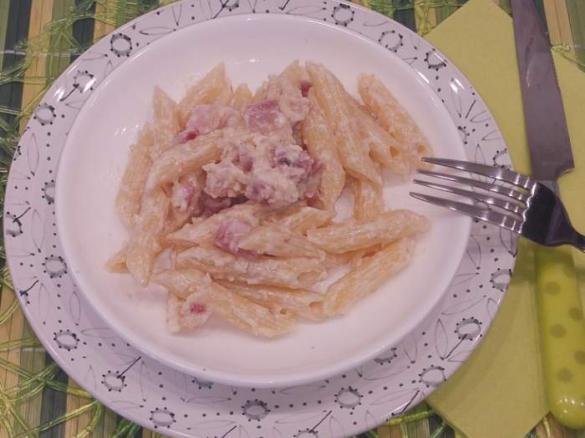  Penne Rigate al Sugo Noci e Pancetta