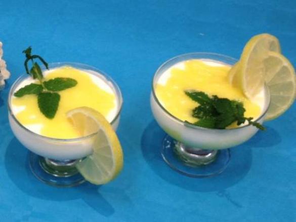 Mousse di yogurt con gel di limone