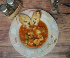 Seppioline in guazzetto con capperi, olive e pane tostato