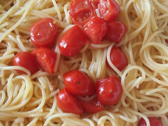 Spaghetti risottati aglio,olio e pomodorini