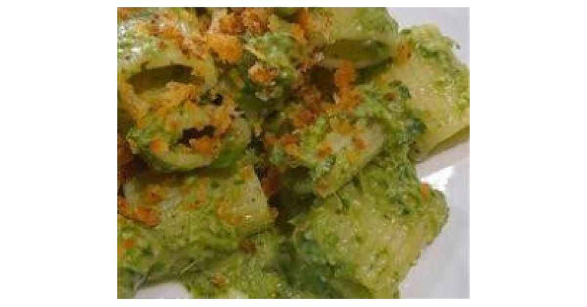 MEZZE MANICHE CON MANDORLE CIME DI RAPA E BRICIOLE DI PANE CROCCANTE è ...