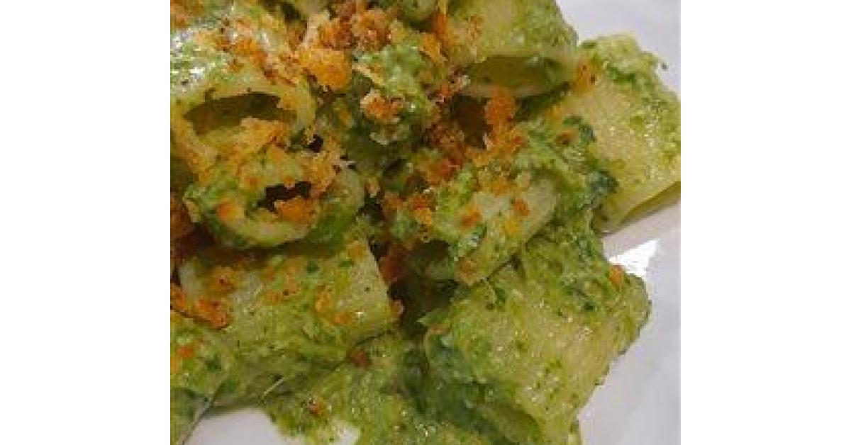 MEZZE MANICHE CON MANDORLE CIME DI RAPA E BRICIOLE DI PANE CROCCANTE è ...