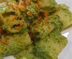 MEZZE MANICHE CON MANDORLE CIME DI RAPA E BRICIOLE DI PANE CROCCANTE