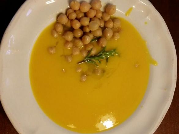 Vellutata di zucca con ceci