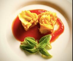 Rose giallo mimosa di pasta ripiena per la Festa della Donna