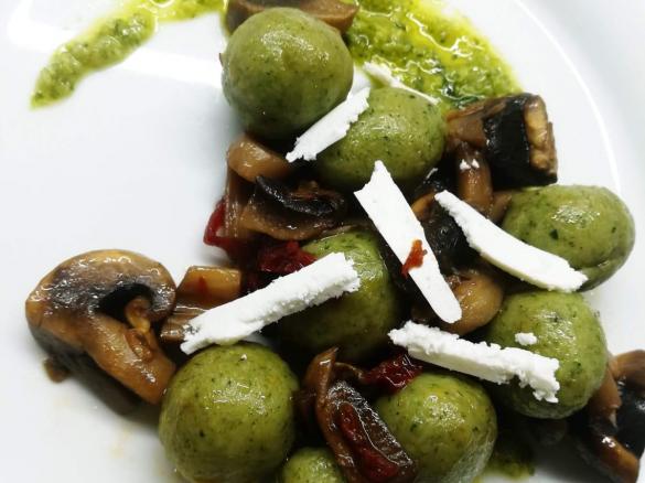 GNOCCHI ALL'ACQUA DI SPINACI