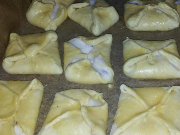 Topfengolatschen (saccottini dolci di formaggio quark)