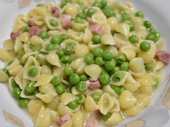 PASTA PISELLI E PANCETTA