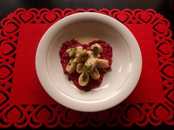 Gnocchi di ricotta con salsa di rapa rossa "CONTEST SAN VALENTINO"