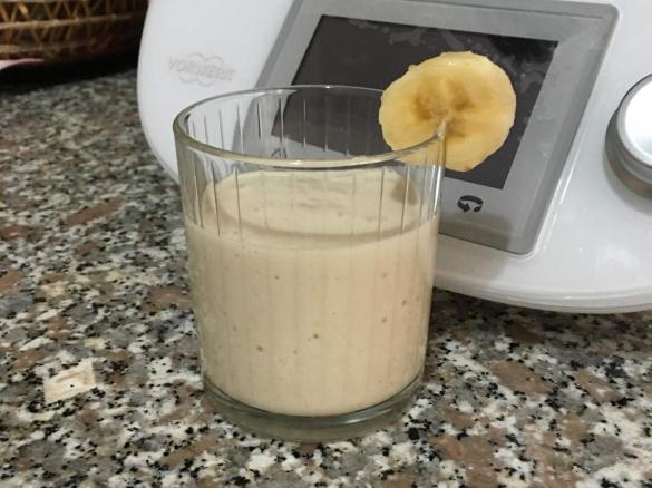 Frullato di banana e mandorle